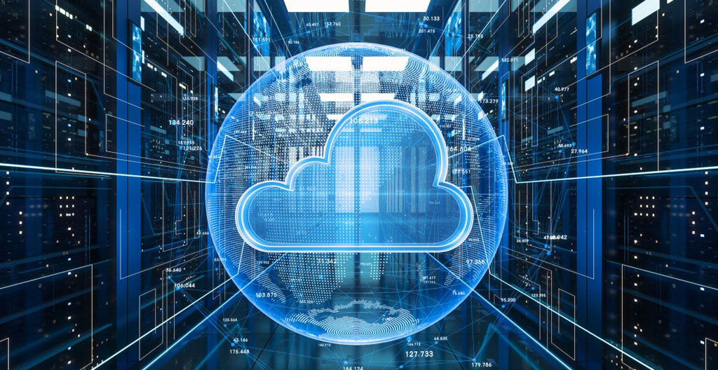 Couloir central symétrique d'un data center moderne montrant rangées de baies serveur noires avec LED actifs, câblage réseau structuré coloré et éclairage LED professionnel, valorisant organisation infrastructurelle